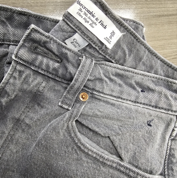 A&F Women’s 90s Straight High Rise in Washed Gray, Size 25/0s Curve Love NWT - Picture 6 of 6